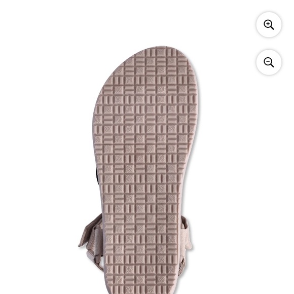 💜Time and Tru Women's Bling Nature Sandals, Size11
Color:tan - Picture 5 of 5